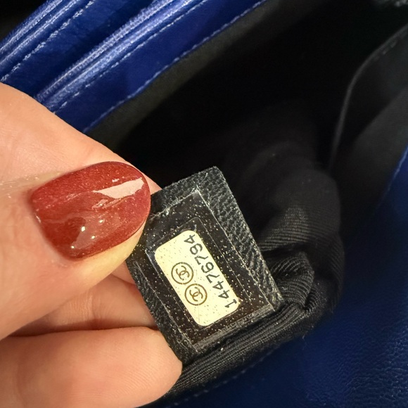 Chanel Blue patent whipstitch shoulder or crossbody bag - Picture 11 of 13